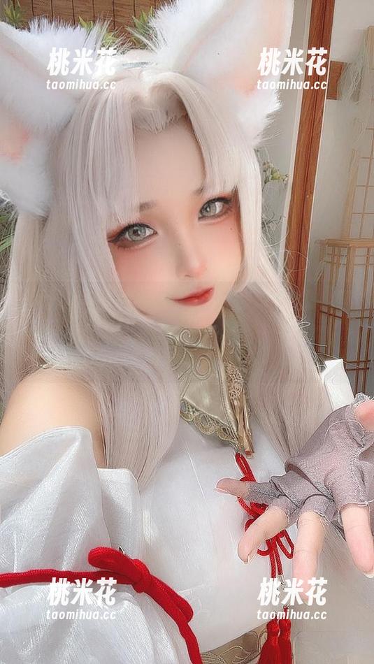 Sayo Momo 体验Sayo Momo少年泰坦在线写真合集,探索她的艺术世界,尽享青春的动感与活力!